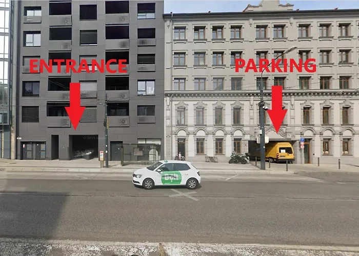 Brand New, Center, Free Parking, Ac アパート